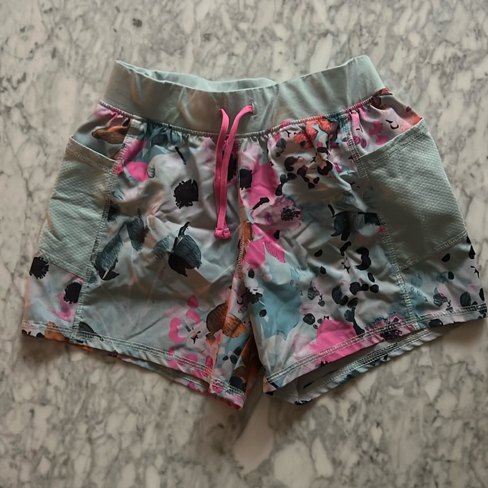 Shorts w/ Floral Pattern